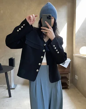 uus naine klassikalises stiilis jakk